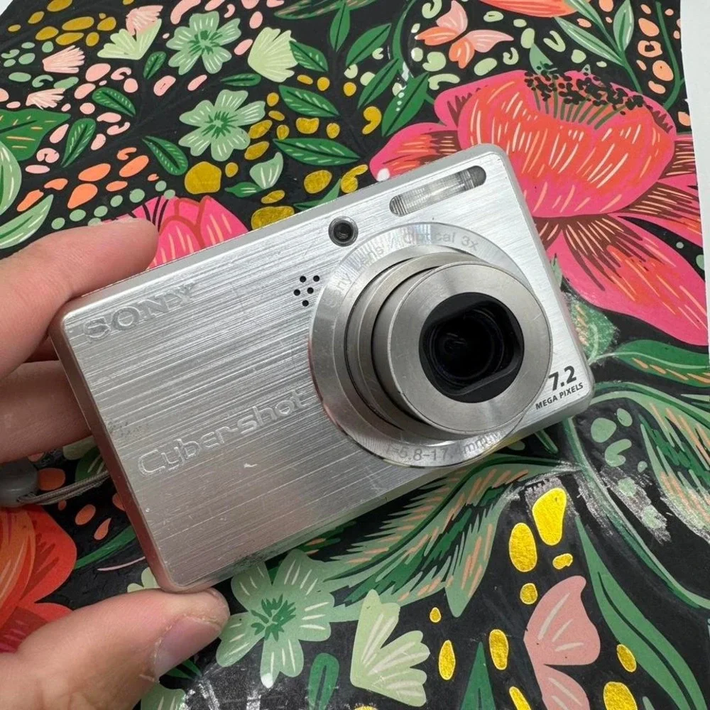 Sony Cyber-shot DSC-S750 Digital Camera – Compact Point-and-Shoot Camera